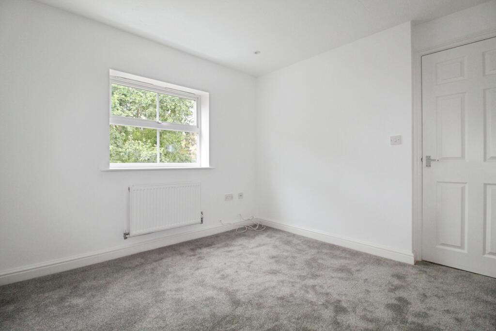 pbox-bedroom-312800.JPG
