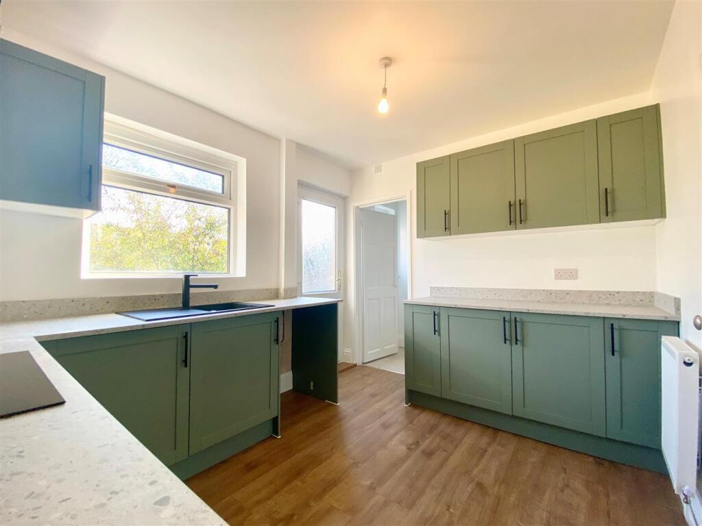 Kitchen 4.jpg