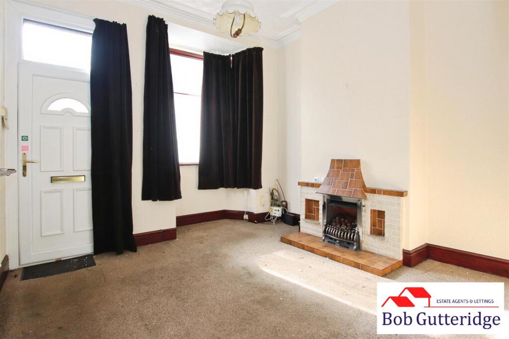 BAY FRONTED SITTING ROOM