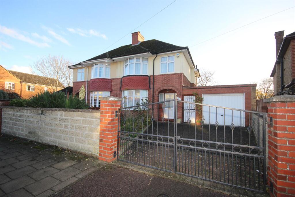 Honey Hill Road, Bedford