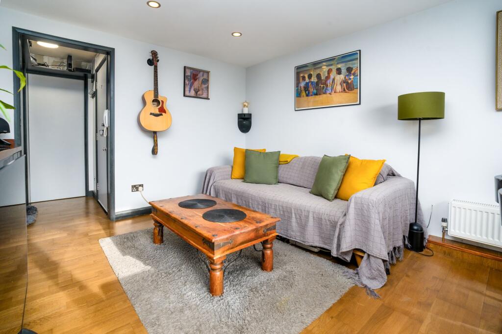 For Sale 1 Bedroom Flat SE19 Eskmont Ridge Reception 3