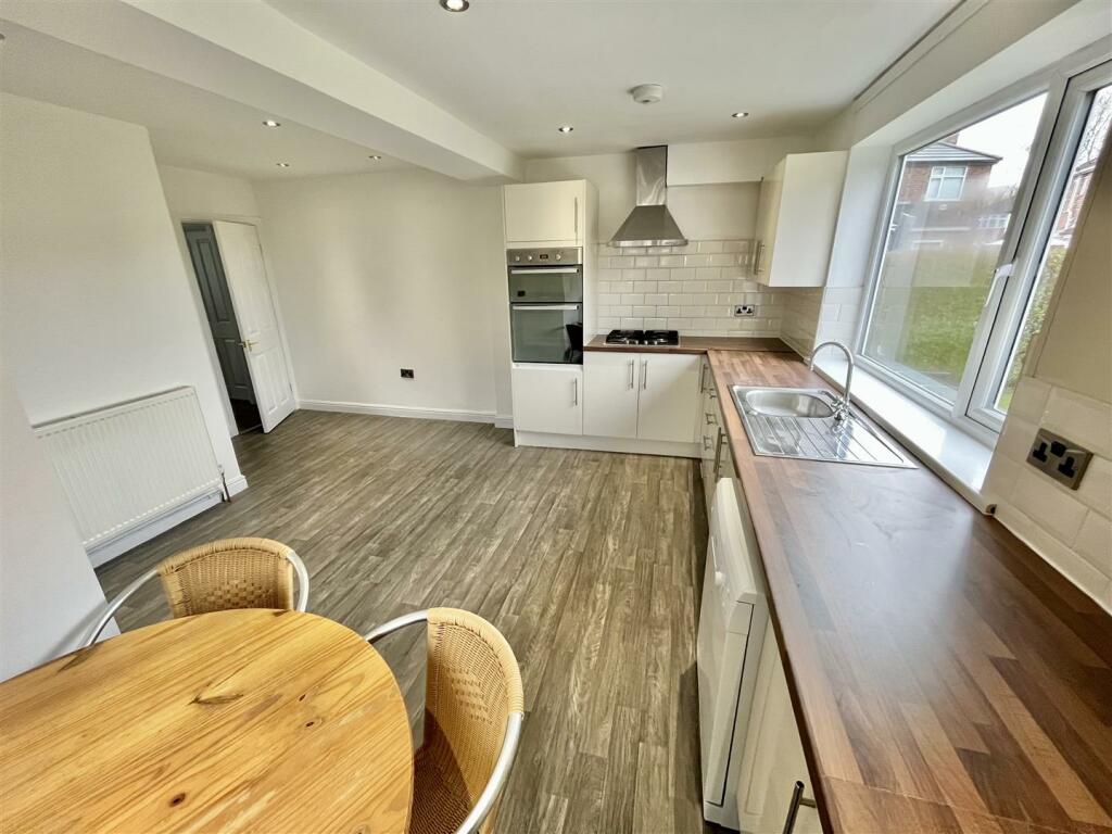 Breakfast Kitchen Aspect 4.jpg
