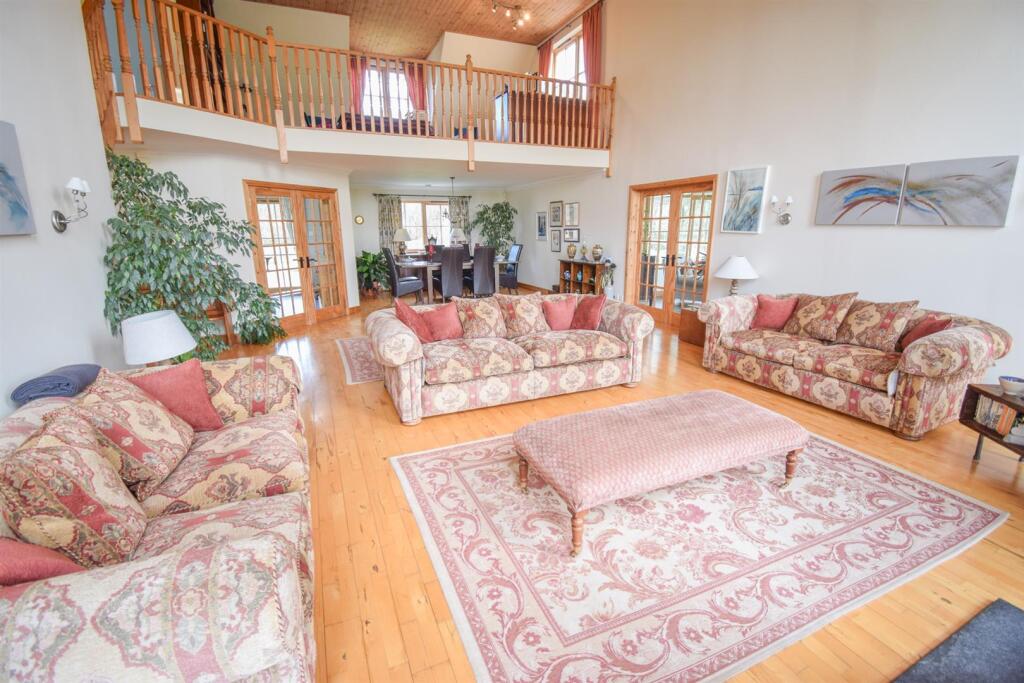 LOUNGE-DINING AREA