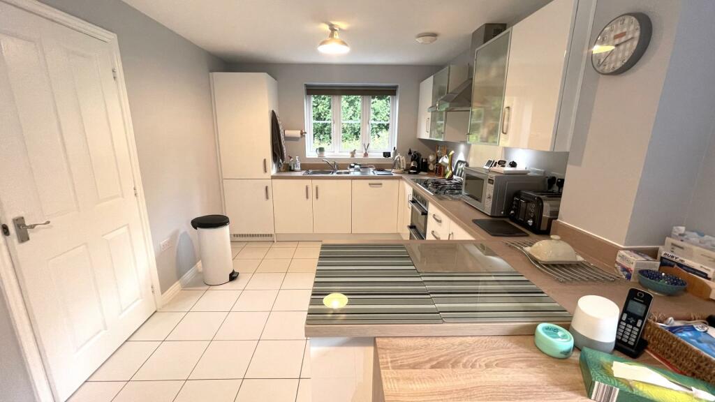 Kitchen 2.jpg