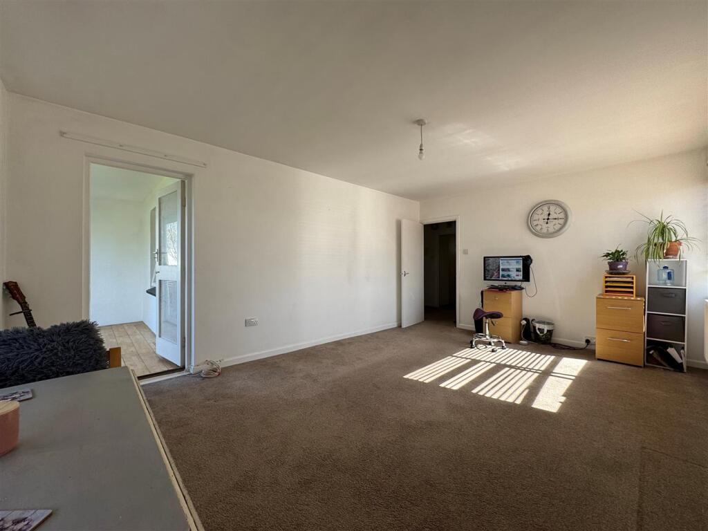 2 Ashton Court.jpg