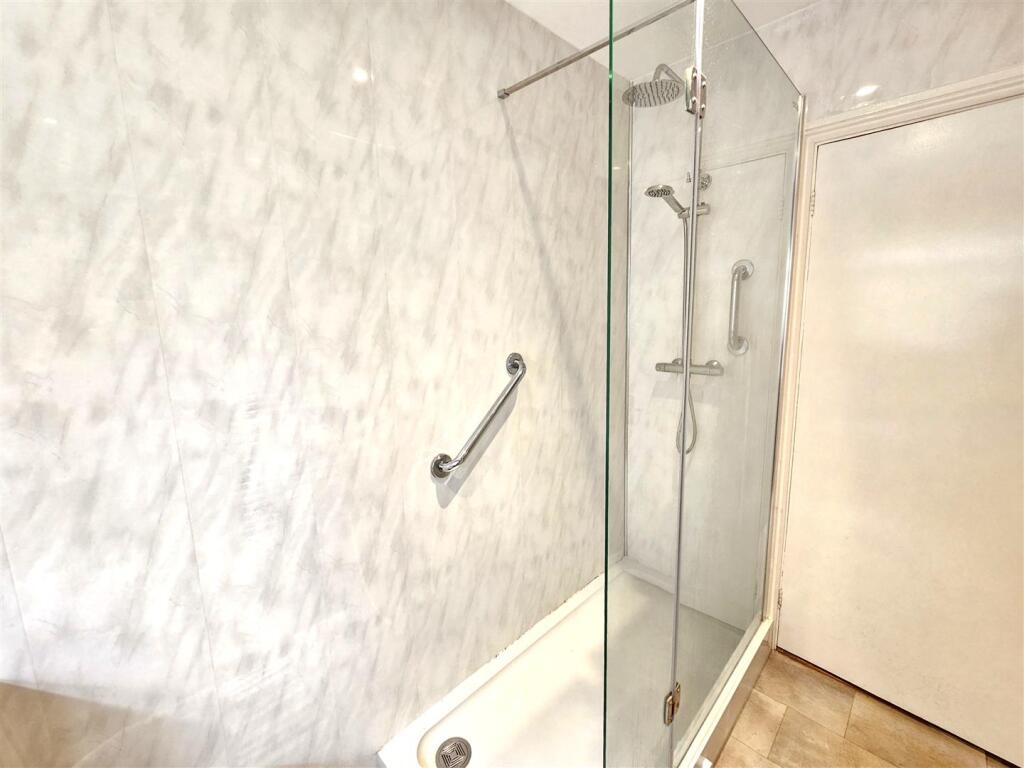 Shower Room.jpg