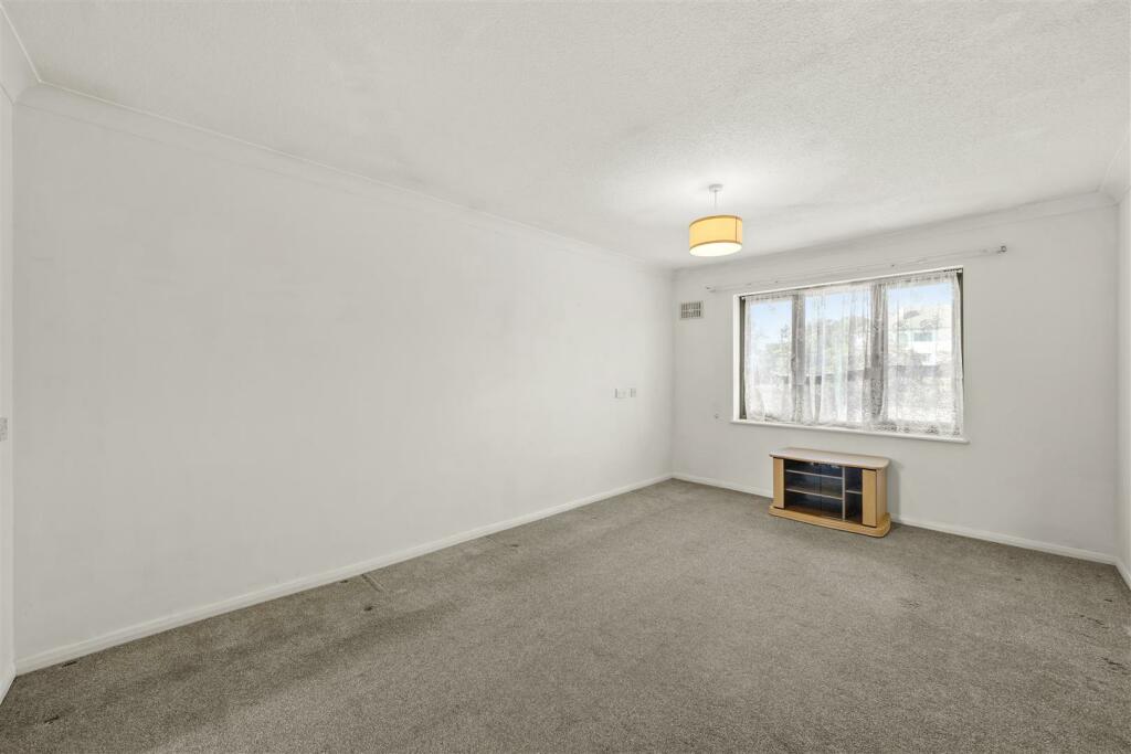 38 Betjeman Close - CvH1c7WzpiQedg8bzkY4 (ID 14743