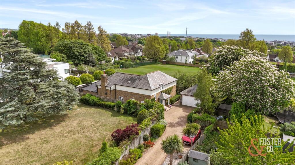 The Droveway, 22A-029.JPG