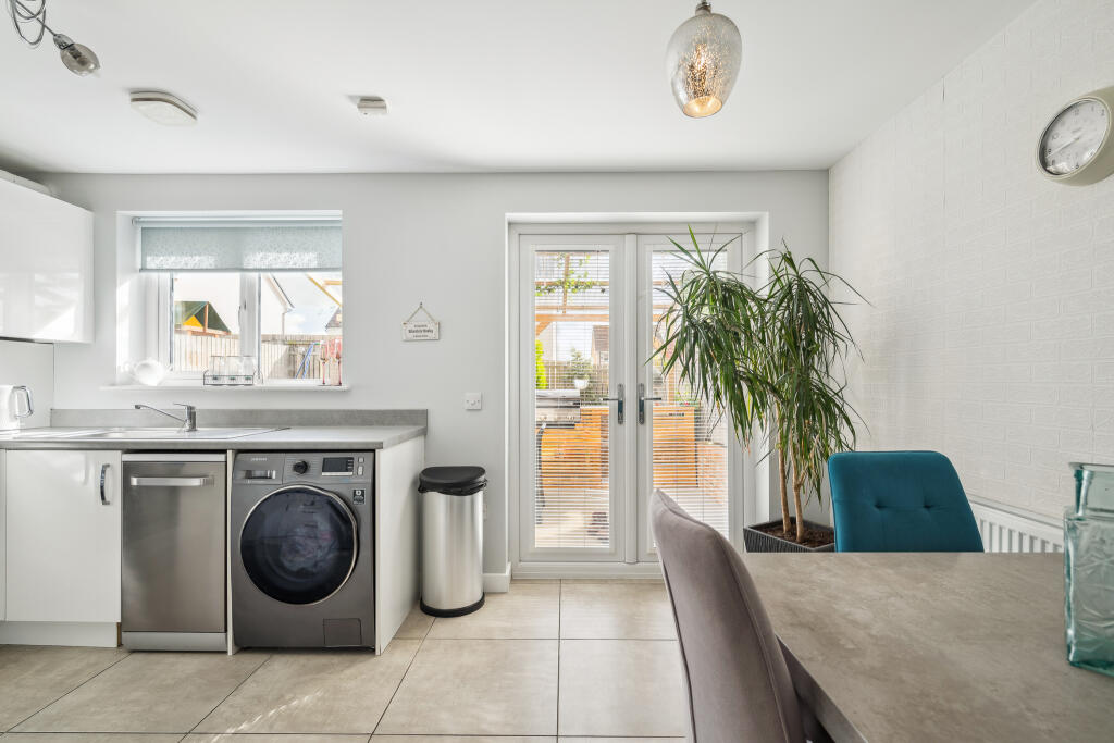 Kitchen/ Dining Room