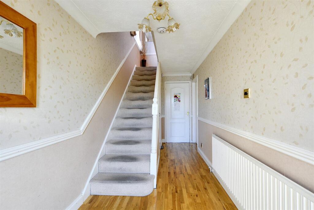 Hallway_2.jpeg