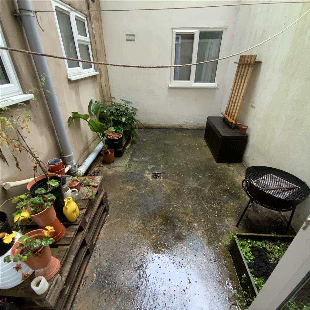 PATIO/GARDEN
