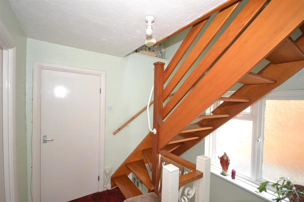 FIRST FLOOR LANDING