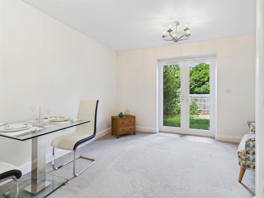 Lounge/Dining Room