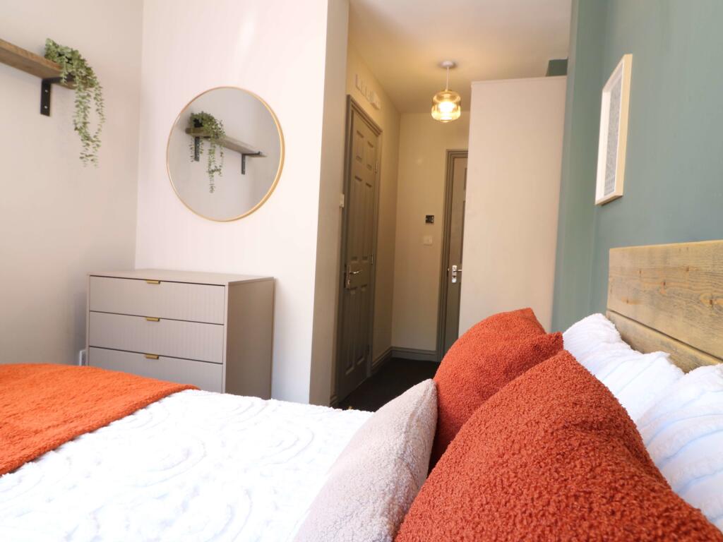 1  Wilberforce Street Room 4 4.JPG