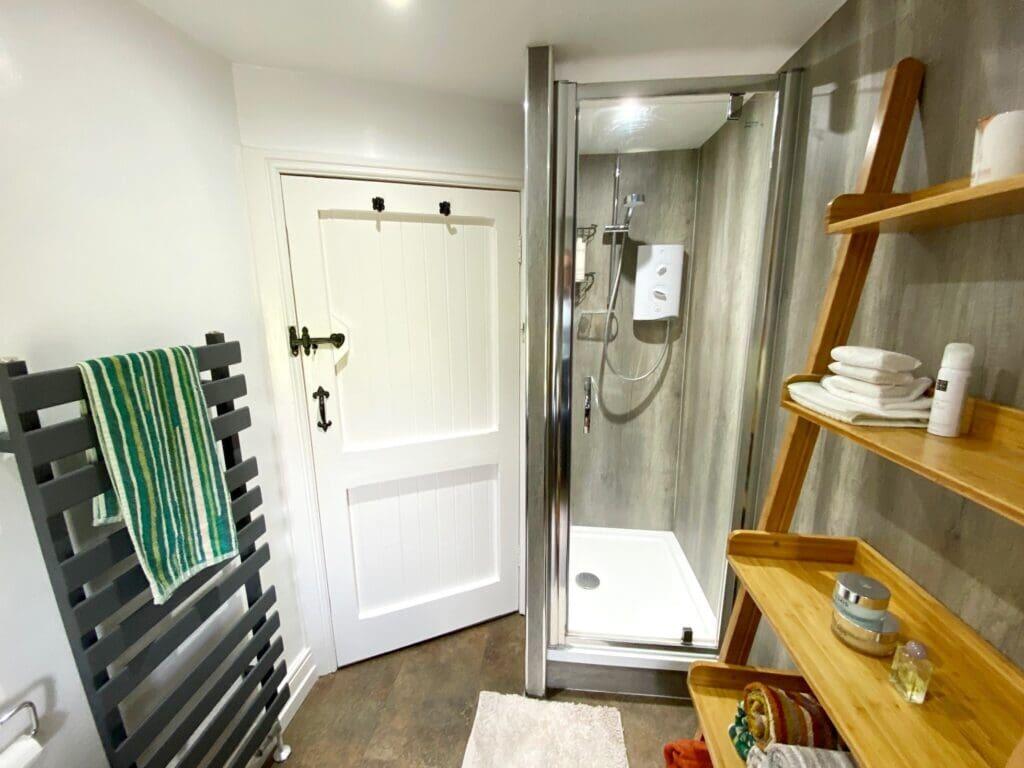 SHOWER ROOM