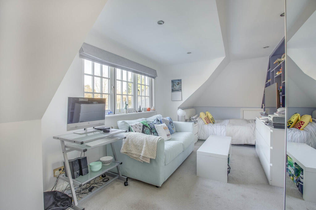 71 Amersham Road,...
