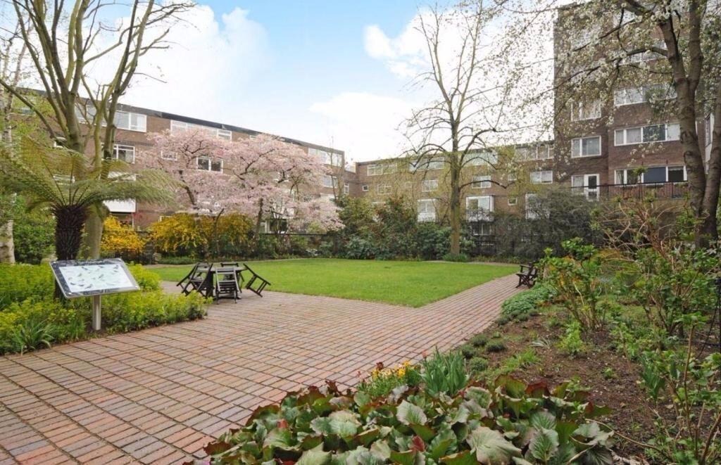 Flat , Devonport,  Southwick Street, London