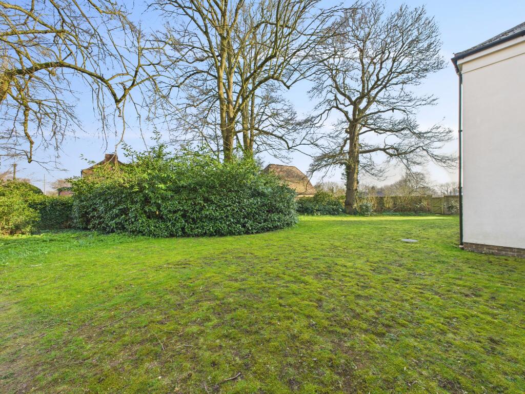 CAM02909G0-PR0356-STILL001