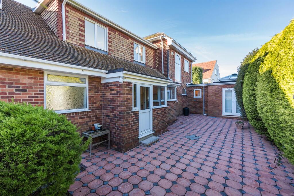 Pavings, Roundham Gardens, Paignton - Photograph 7
