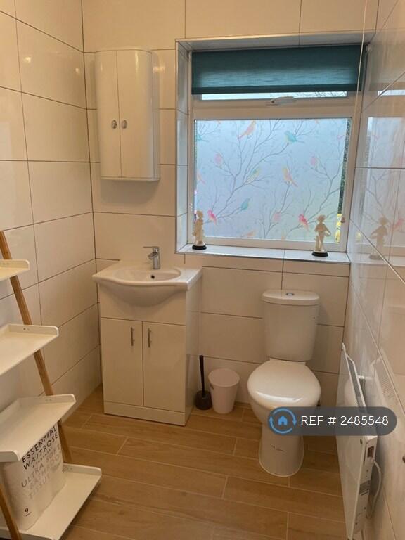 Room 2 Ensuite Bathroom 