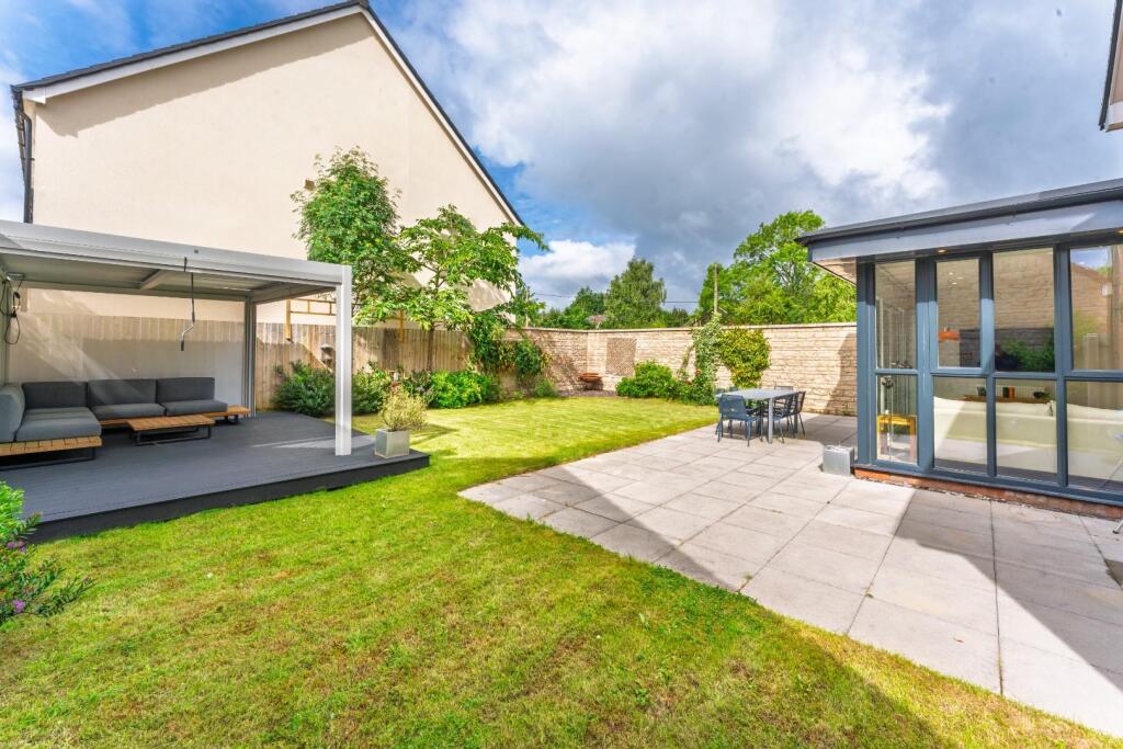 1.21 - rear garden.jpg