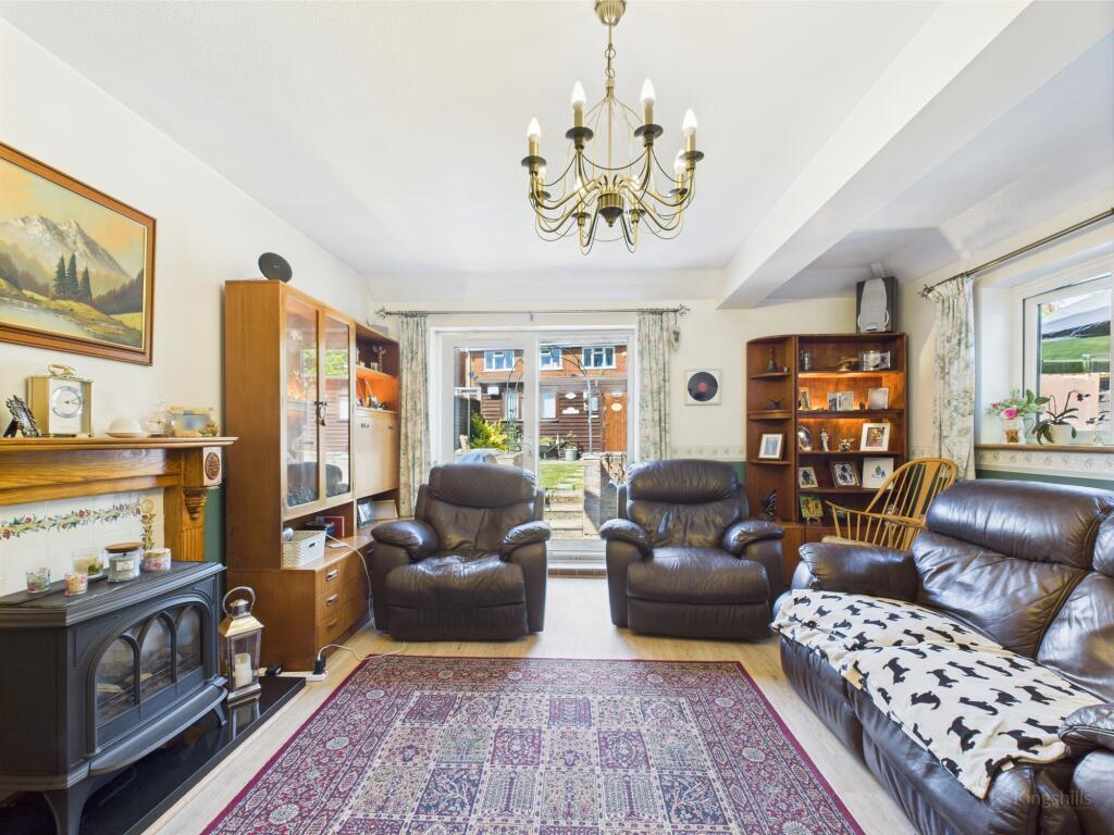 CAM02136G0-PR0396-STILL014