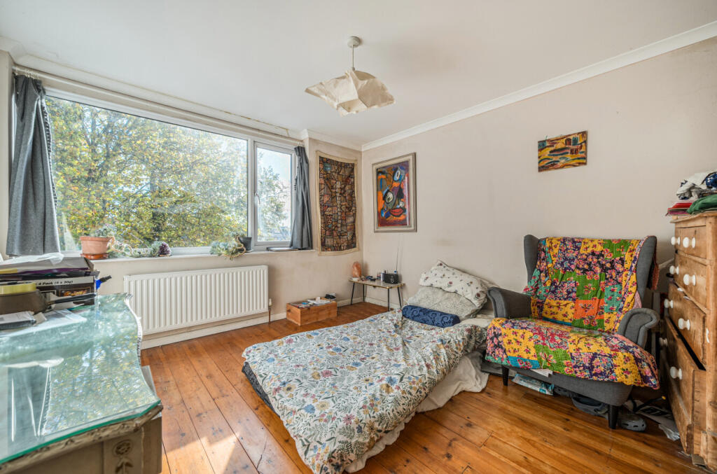 1372559-1-68fb594...