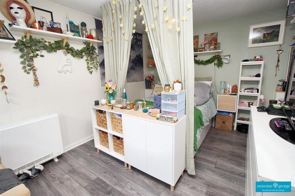 Lounge/Bedroom