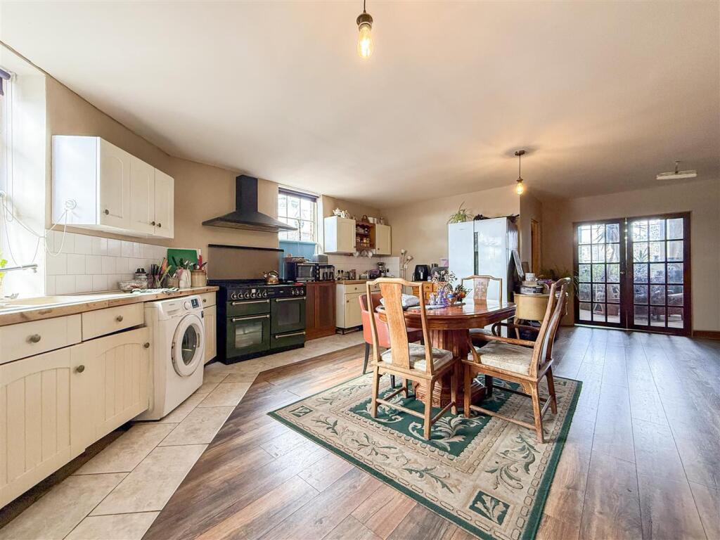kitchen/dining
