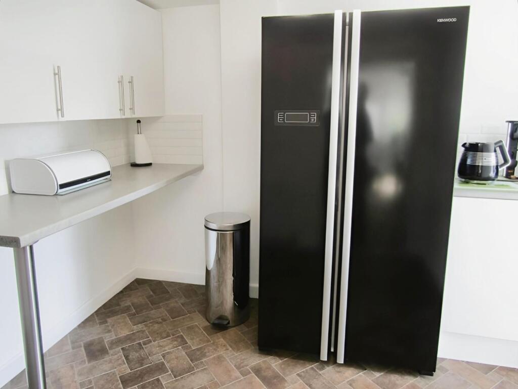 ef5f6838-kitchen 201.jpg