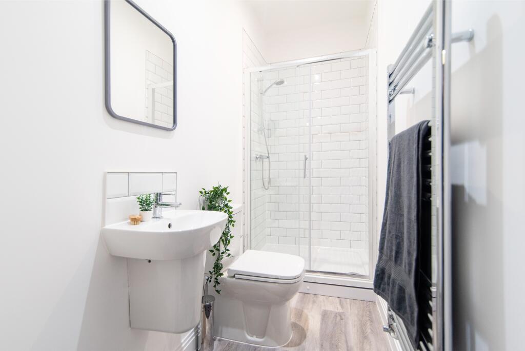 Bathroom 1 (2)