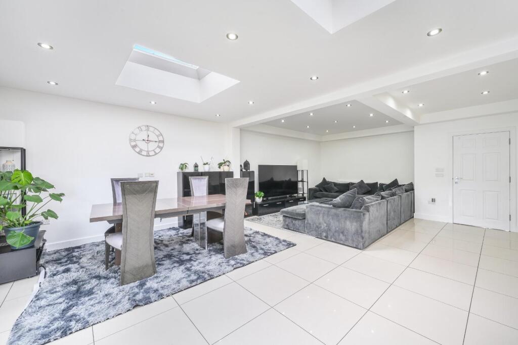 KINROSS AVENUE (4).jpg