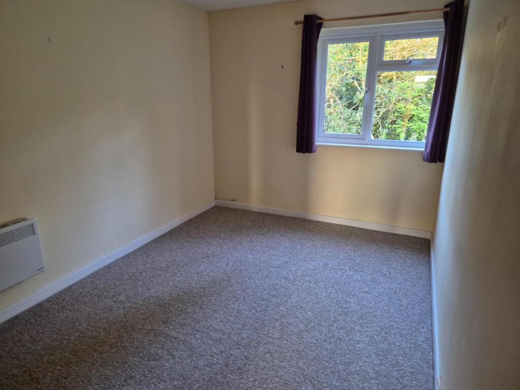 35 The Pines Bed 2.jpg