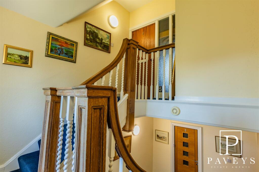 COMMUNAL ENTRANCE