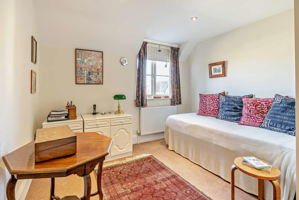8671381-interior1...
