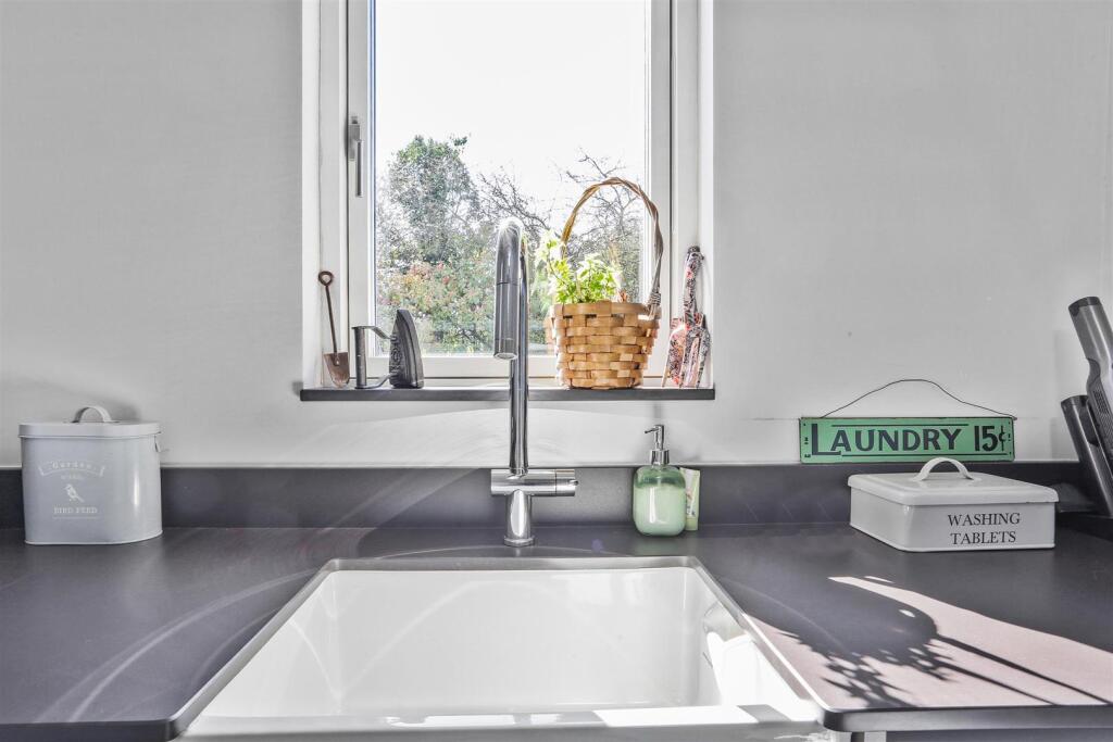 1442804326 -  24.jpg