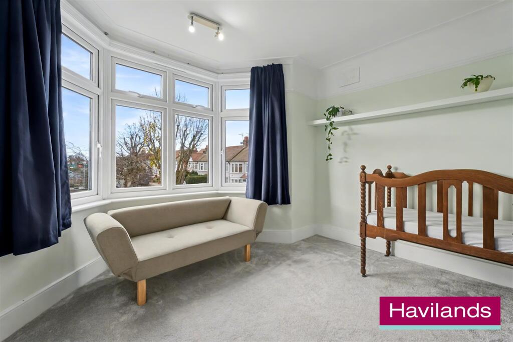 Wolves Lane N13 6DR-9.jpg