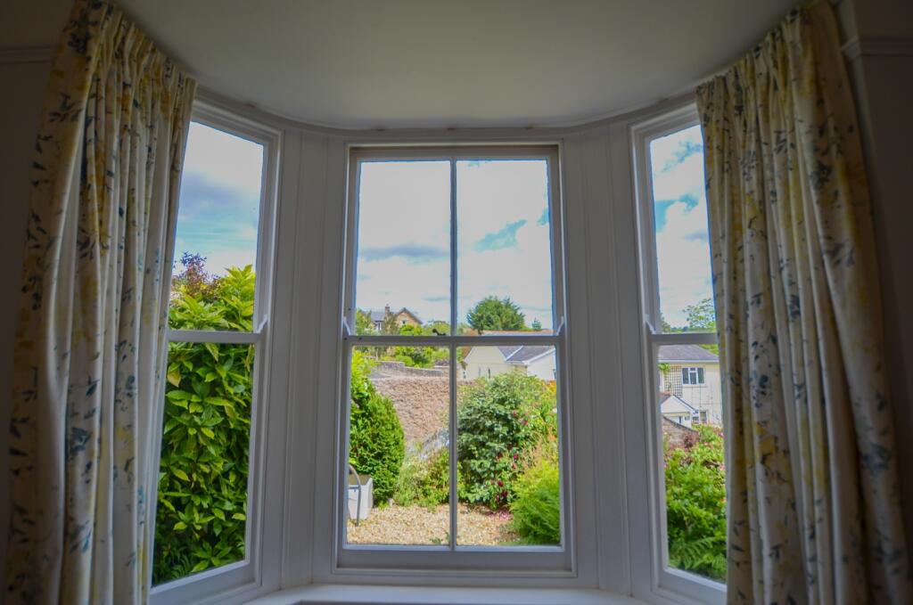 To Book A Viewing Call TPS Lostwithiel on 01208 87