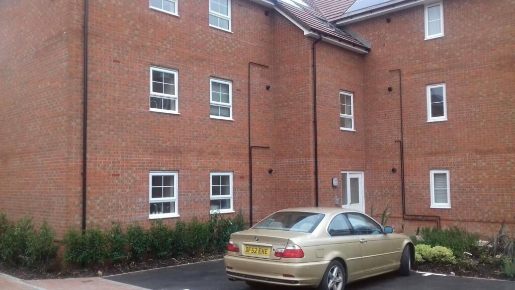 AVAILABLE FOR ACADEMIC YEAR 2026/2027. 2 bed flat