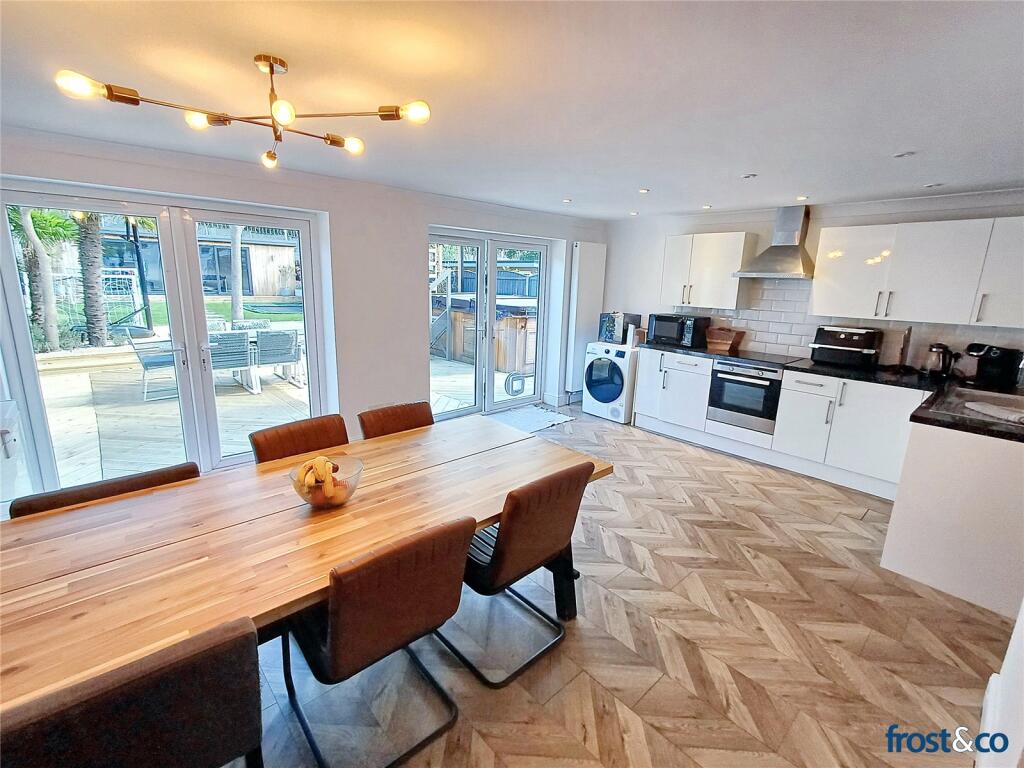 Kitchen/Dining Area