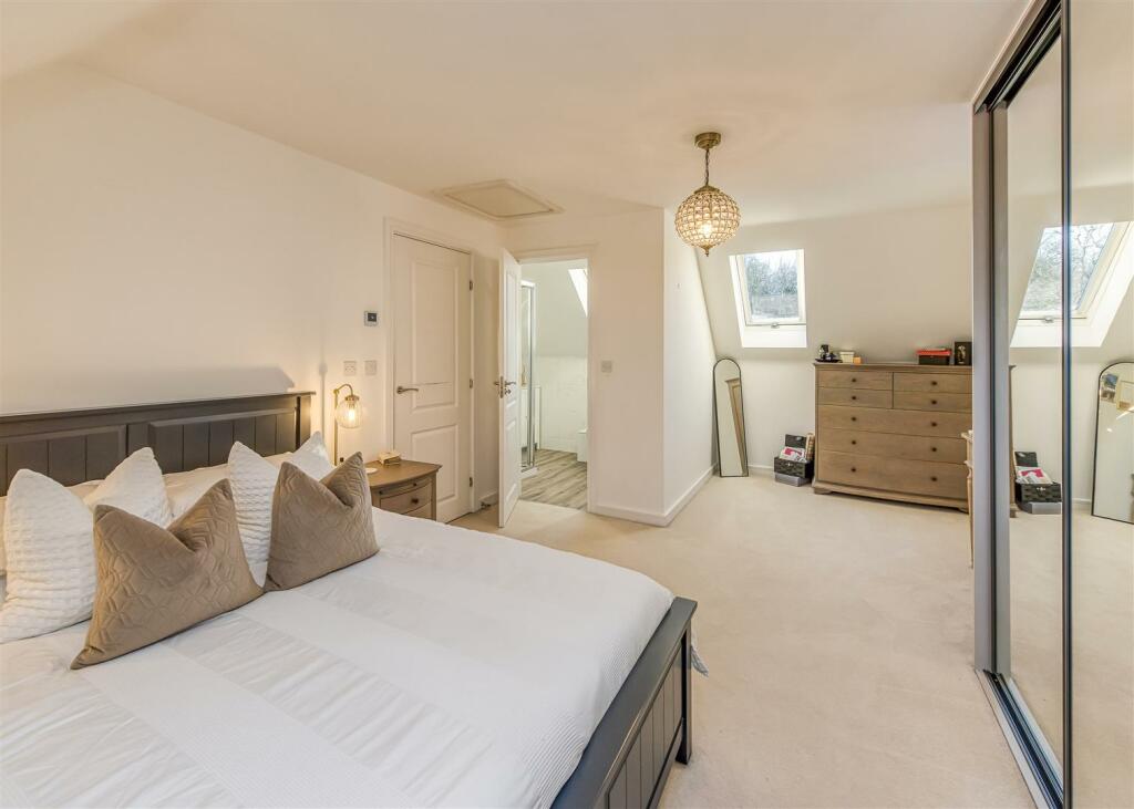 21 Wootton Drive-Principle Bedroom (4).jpg