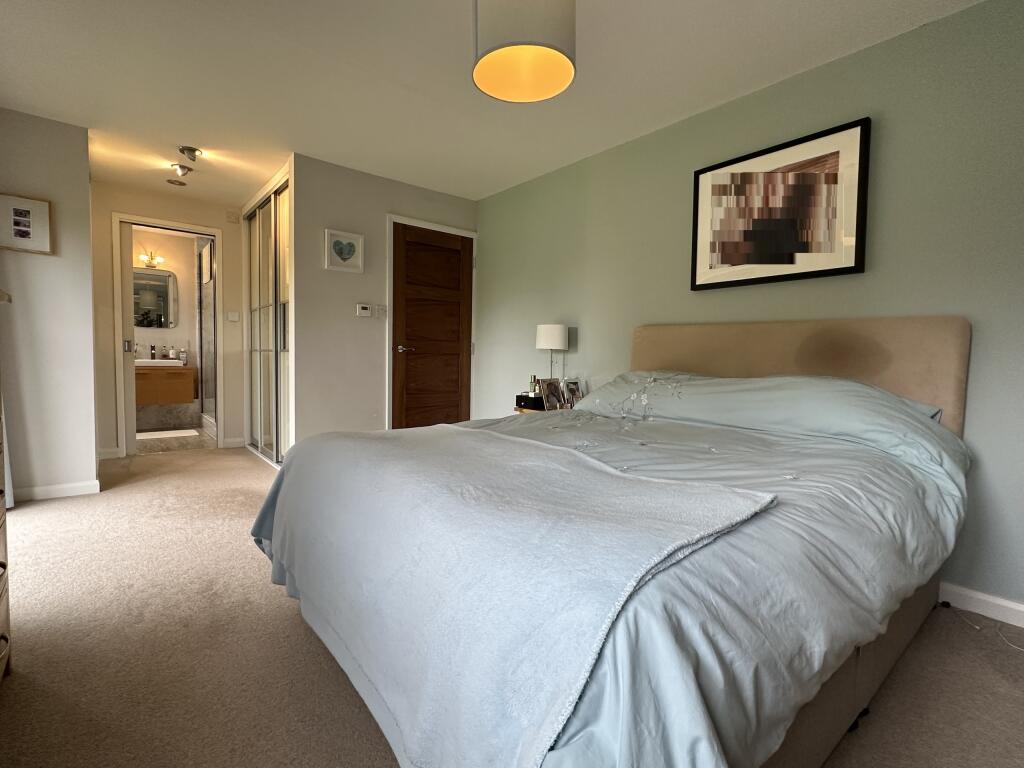 Bed 1(2).JPG