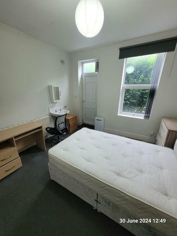 bedroom1.jpg
