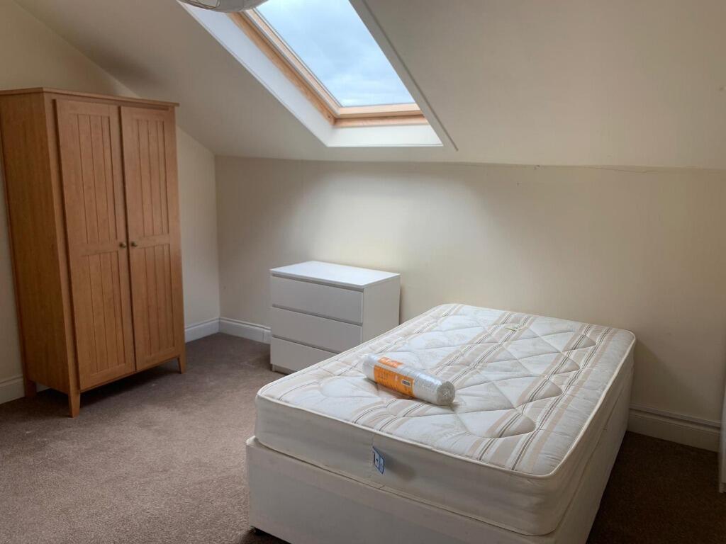 4_bedroom 2 real.jpg