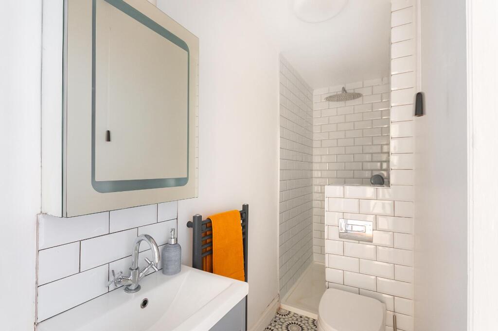 G4F8WSTN - Shower Room A.jpg