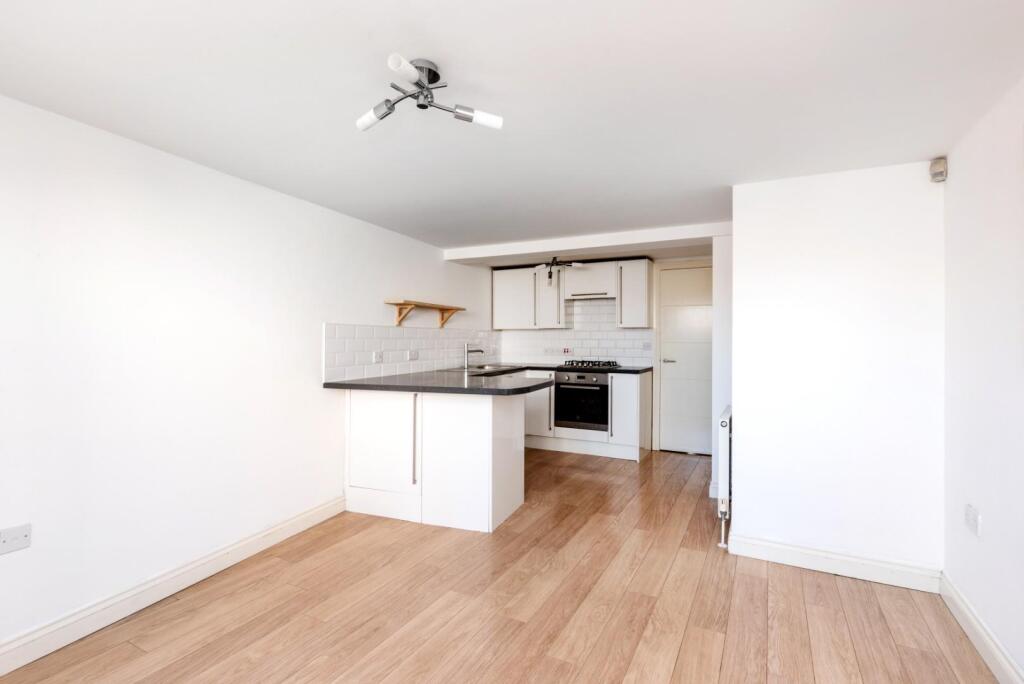 Flat 1, Clouds Hill Court, 69 Clouds Hill Road, Br