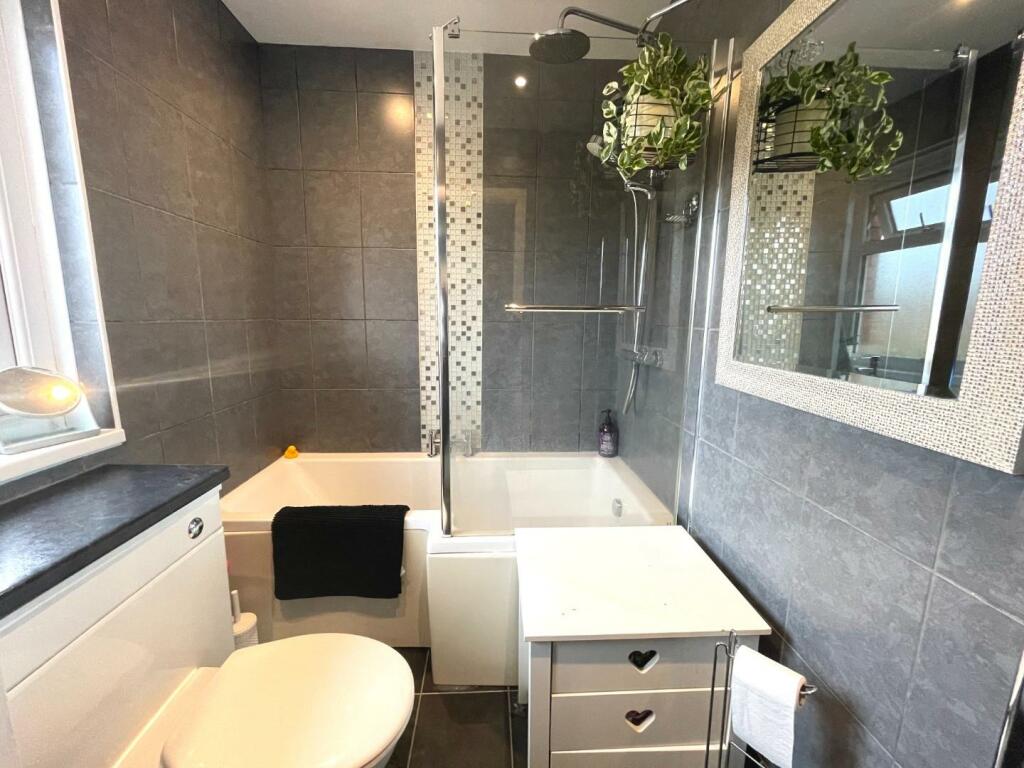 Bathroom.JPG