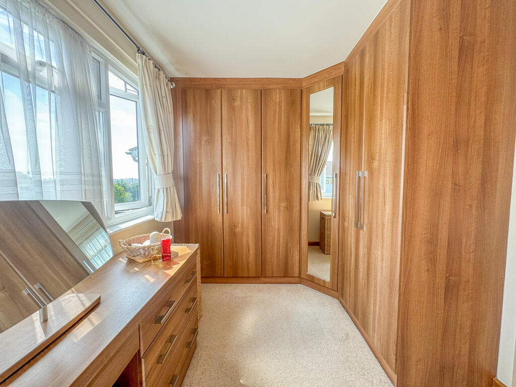 bed 1 wardrobes
