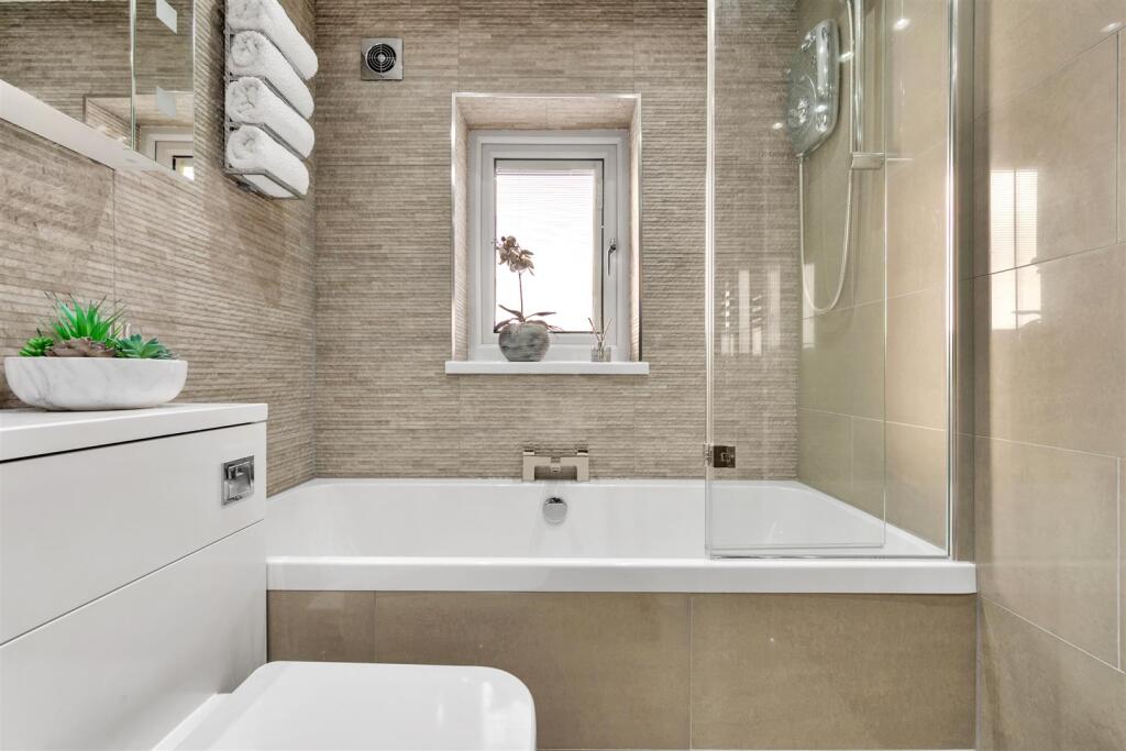 Bathroom (3).jpg