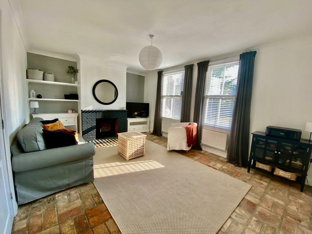 Lounge 1.jpg